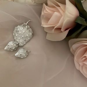 Vintage Sarah Coventry signed strawberry brooch pin & Earrings